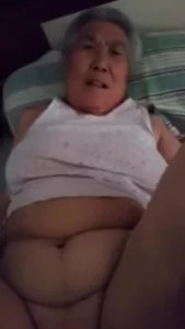 给老奶奶草舒服了